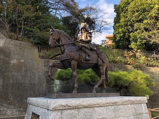 Kato Yoshiakiko Kiba Statue